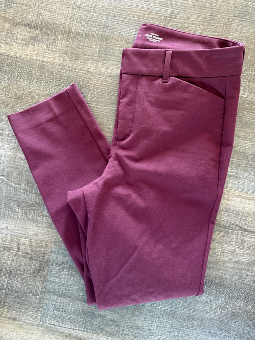 Women’s Old Navy Burgundy Pixie Skinny Pants